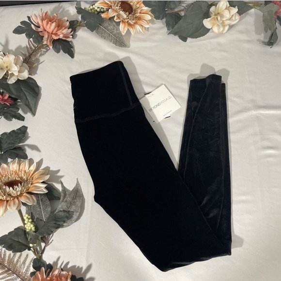 NWT $99 Beyond Yoga [ XS ] Velvet Motion High Waisted Midi Leggings‎ Black #5196